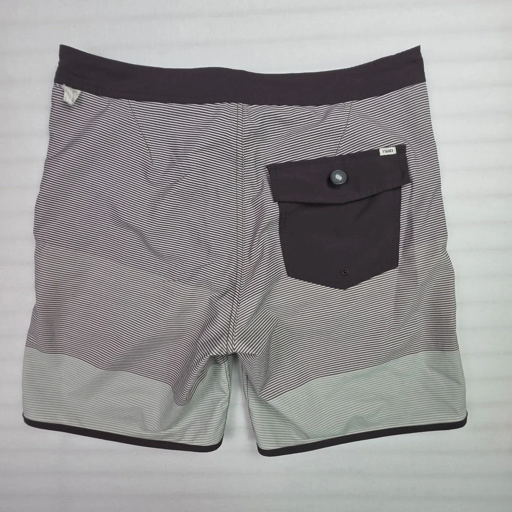 Vuori Cruise Boardshorts Mens 30 Grey Stripe V314 Recycled Stretch Swim Trunks